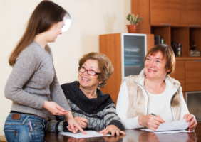 3 generations of women talking to each other