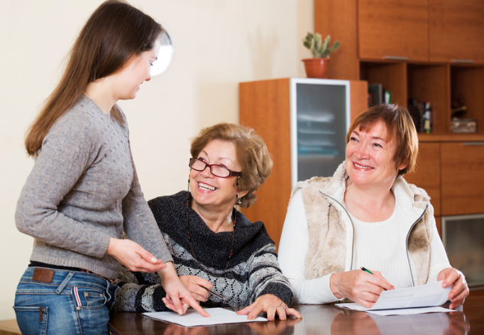 3 generations of women talking to each other